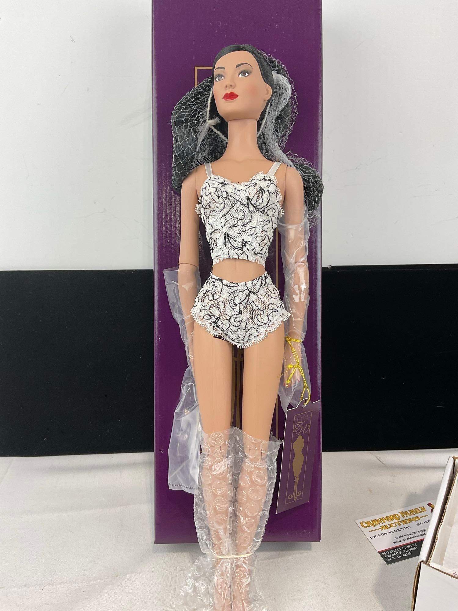 Tyler Wentworth Ready to Wear Carrie TW2404, in original box, 16 inch doll - 4