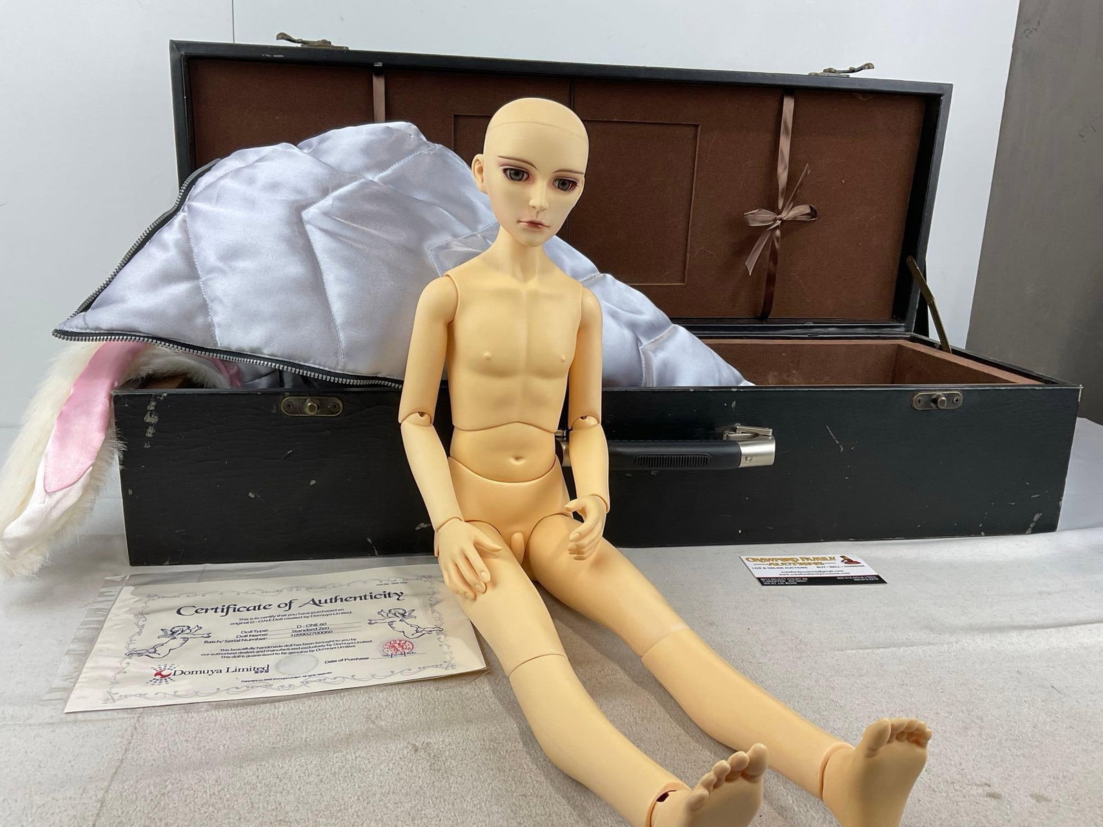 Rare Domuya Limited D-O.N.E. Doll 03/06, Standard Zen, in case, 24 inches tall: Appears to be in good shape. The piece measures approx 7h x 29w x 12d inches. See pics. E-6160
