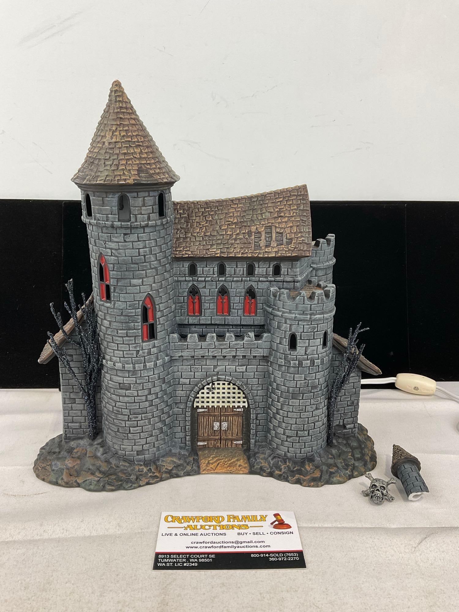 Department 56 Universal Studios Monsters, Bela Lugosi Draculas Castle, Light Up Bldg, some wear: Appears to be in fair shape, some wear, the top tower needs some glue to reattach, currently broken off. The piece measures approx 12h x 14w x 6d inches. See pics. E-6160