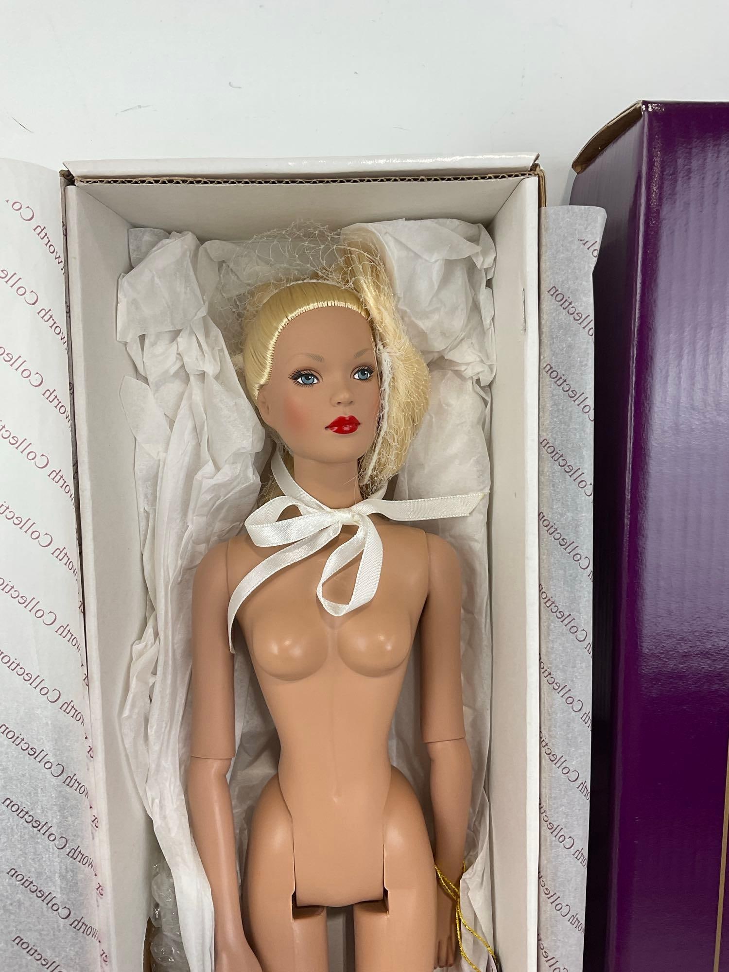 Tyler Wentworth Robert Tonner Doll 16 inch, Signature Style BW - Blonde, original box, TW0405 - 2
