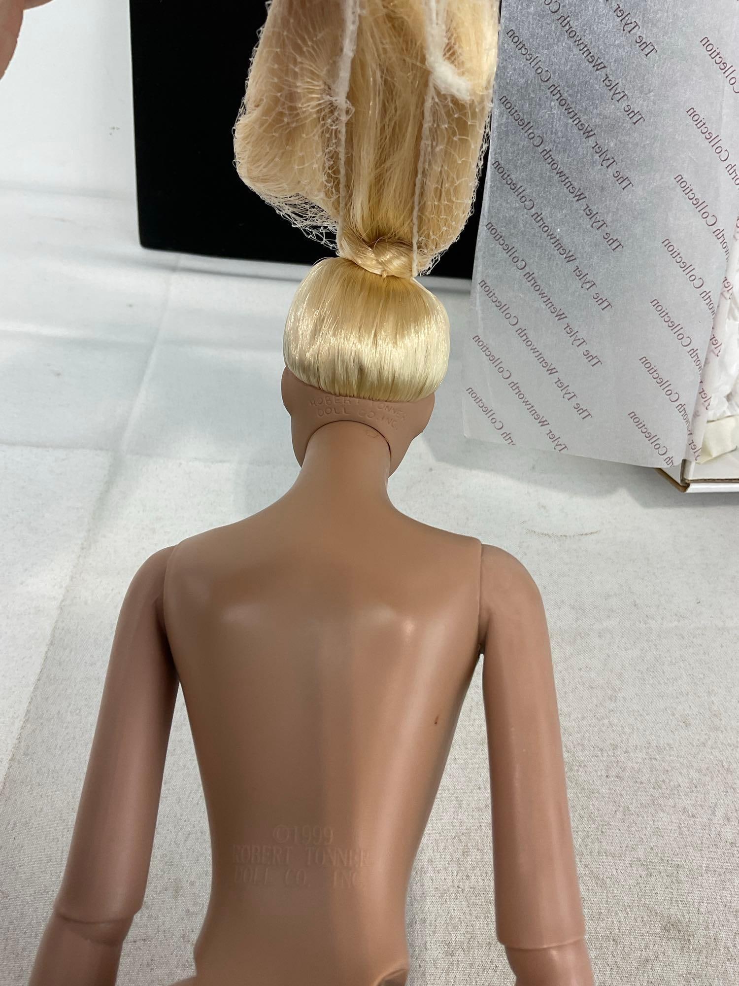 Tyler Wentworth Robert Tonner Doll 16 inch, Signature Style BW - Blonde, original box, TW0405 - 3