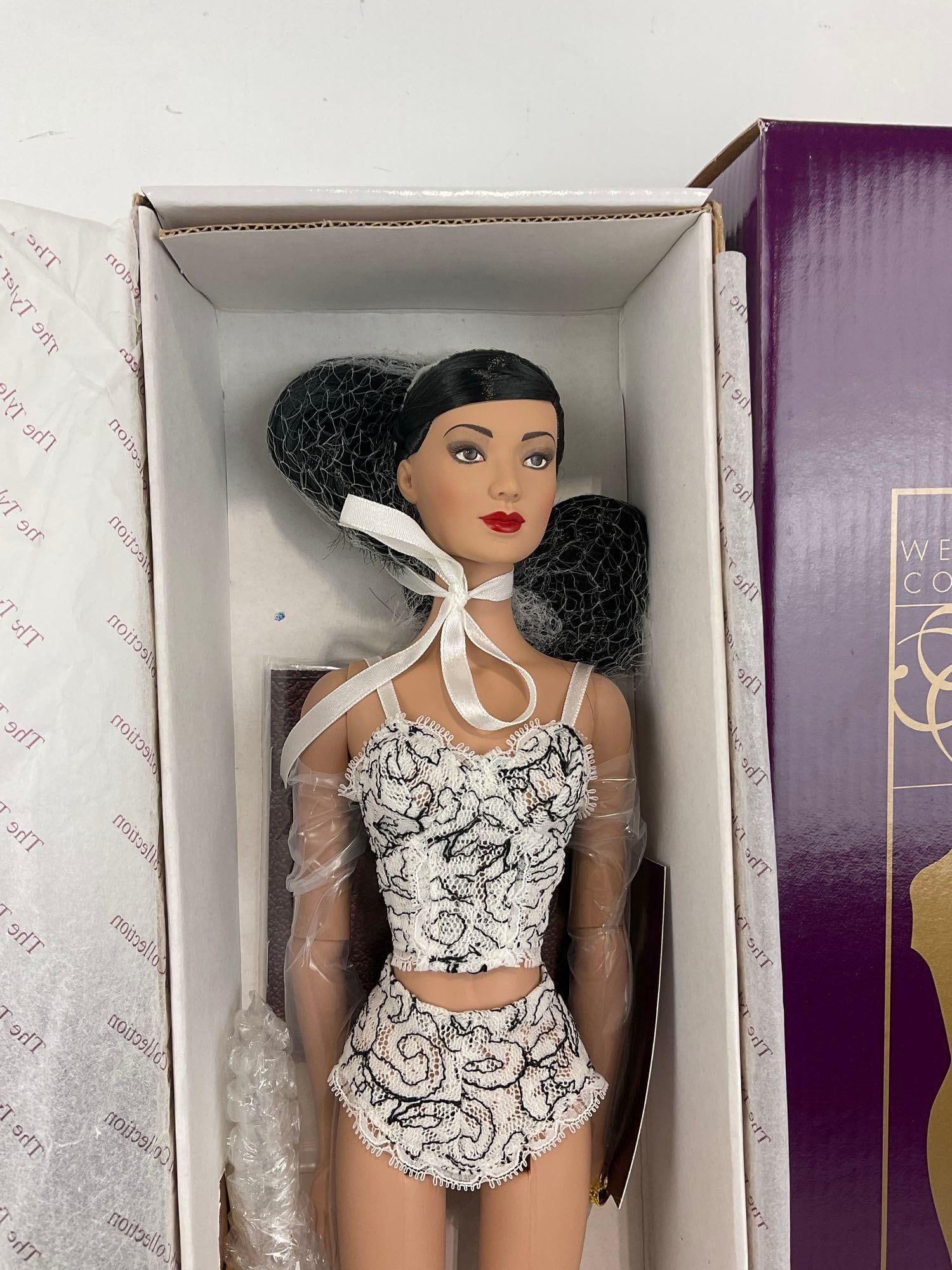 Tyler Wentworth Robert Tonner Ready-To-Wear Carrie TW2404 Doll, in original box, 16 inch - 2