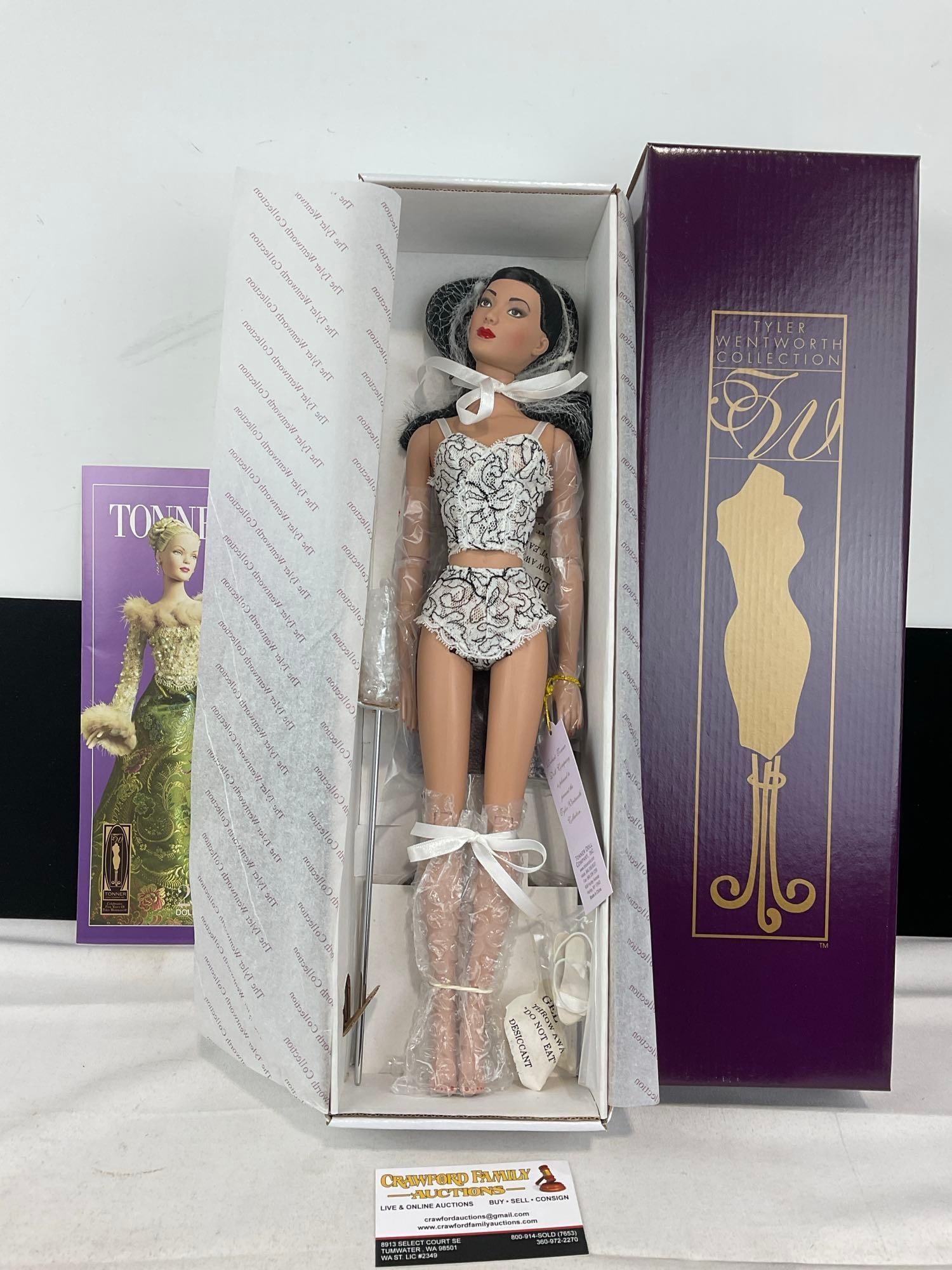 Tyler Wentworth Robert Tonner Ready-To-Wear Carrie Doll, TW2404, 16 inch in original box: Appears to be in good shape, only lightly used. The piece measures approx 19h x 7w x 5d inches. See pics. E-6160