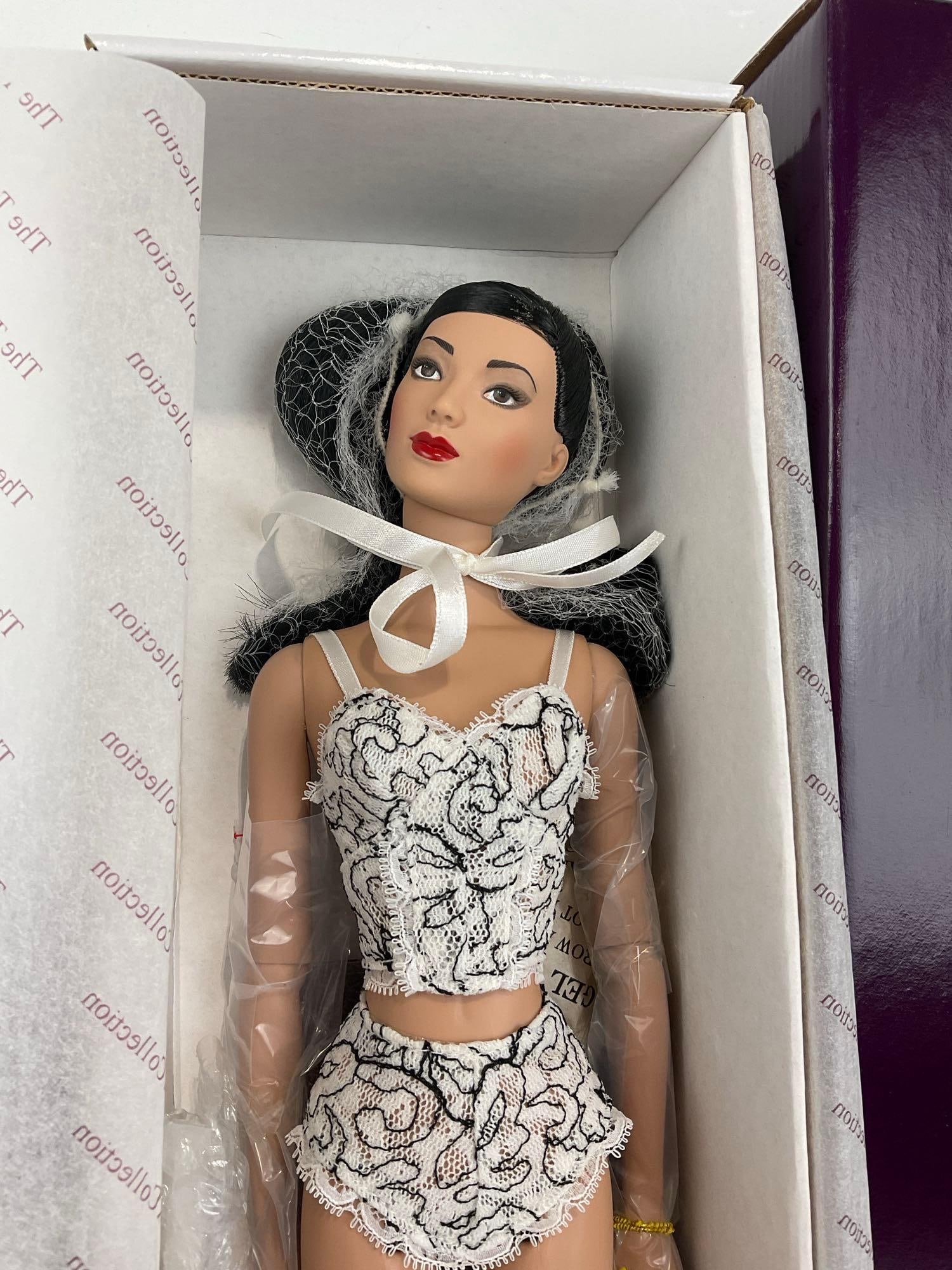 Tyler Wentworth Robert Tonner Ready-To-Wear Carrie Doll, TW2404, 16 inch in original box - 2