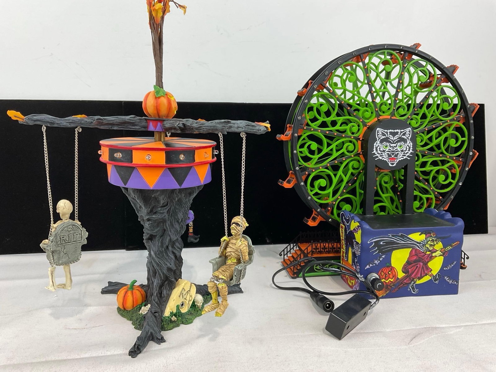 Department 56 in packaging, Halloween, Swinging Ghoulies & Scaredy Cat Ferris Wheel - 3