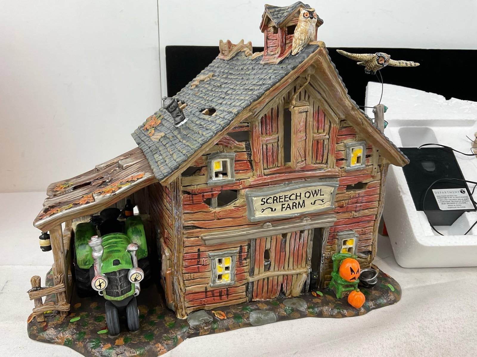 Department 56 Halloween in packaging, Screech Owl Farm, Skull Street Lamps & Skeleton Crew Fishing - 4