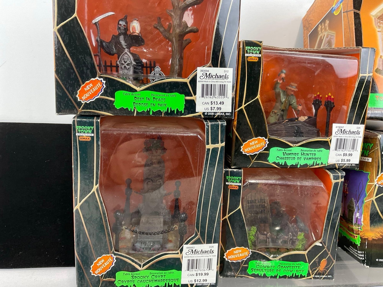 Lemax Spooky Town Halloween pieces, 6 in box, & Figures, in packaging - 2