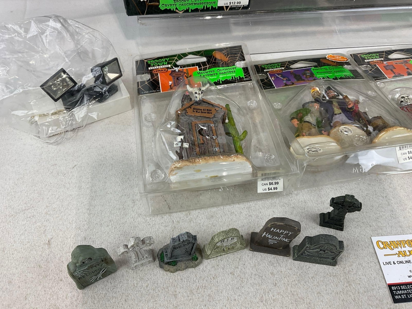 Lemax Spooky Town Halloween pieces, 6 in box, & Figures, in packaging - 4