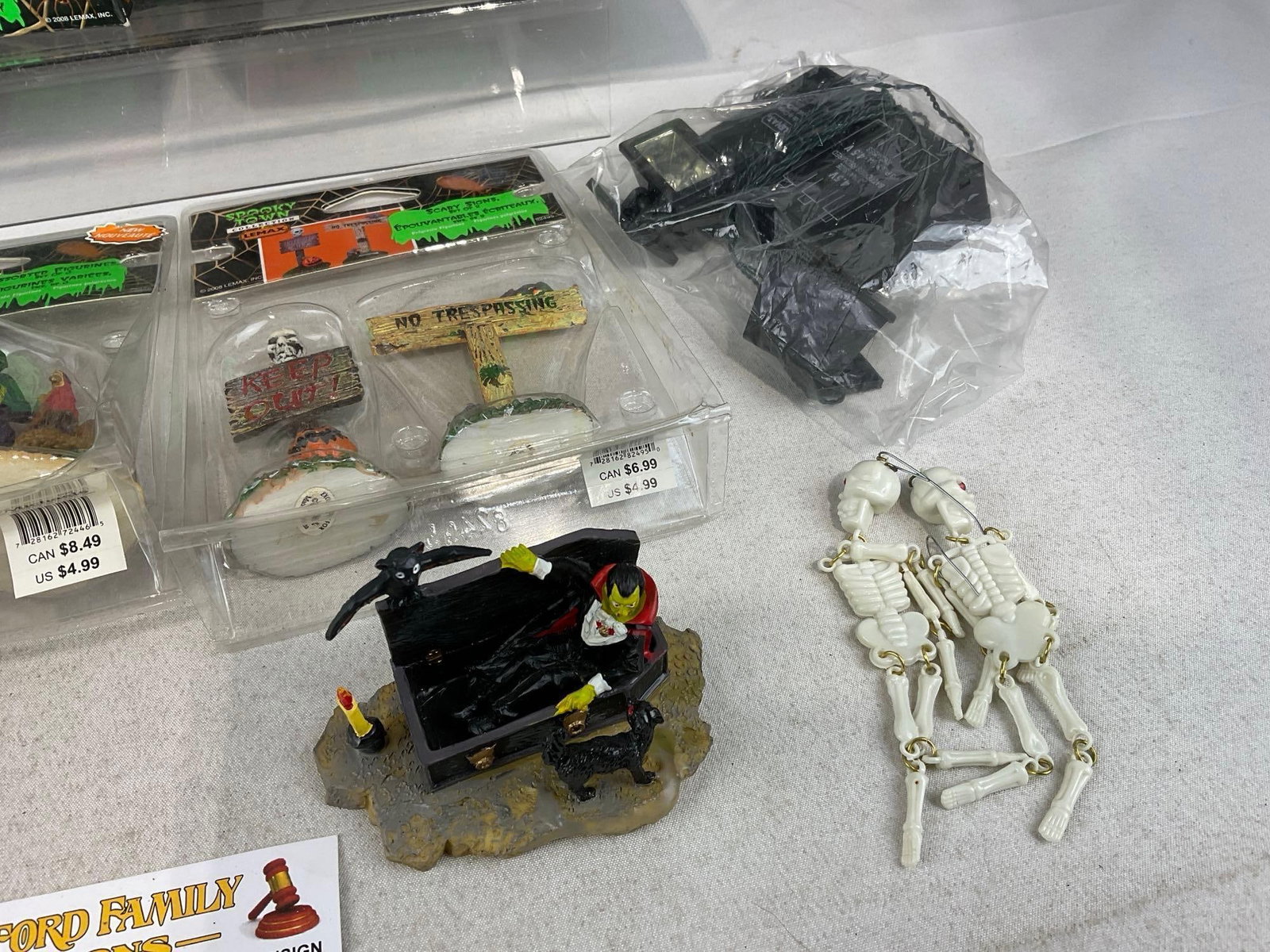 Lemax Spooky Town Halloween pieces, 6 in box, & Figures, in packaging - 5
