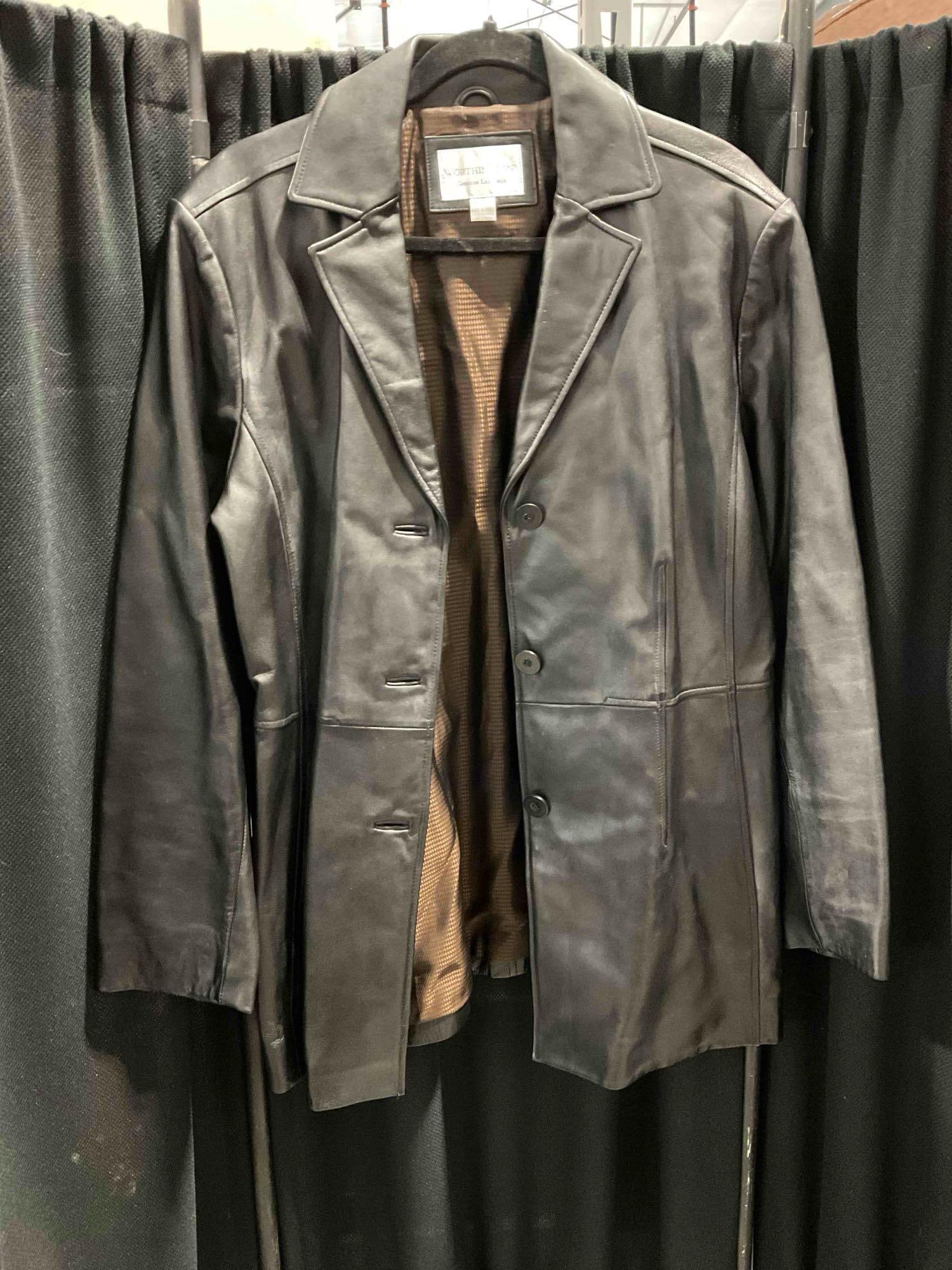 Worthington Black Lambskin Leather Men's Blazer, Size Large. Good Condition. See pics.: Worthington Black Lambskin Leather Men's Blazer, Size Large. Good Condition. Minor wear indicative of age and use, looks to be in good condition. Measures 24" x 3" x 32" Dm-6120