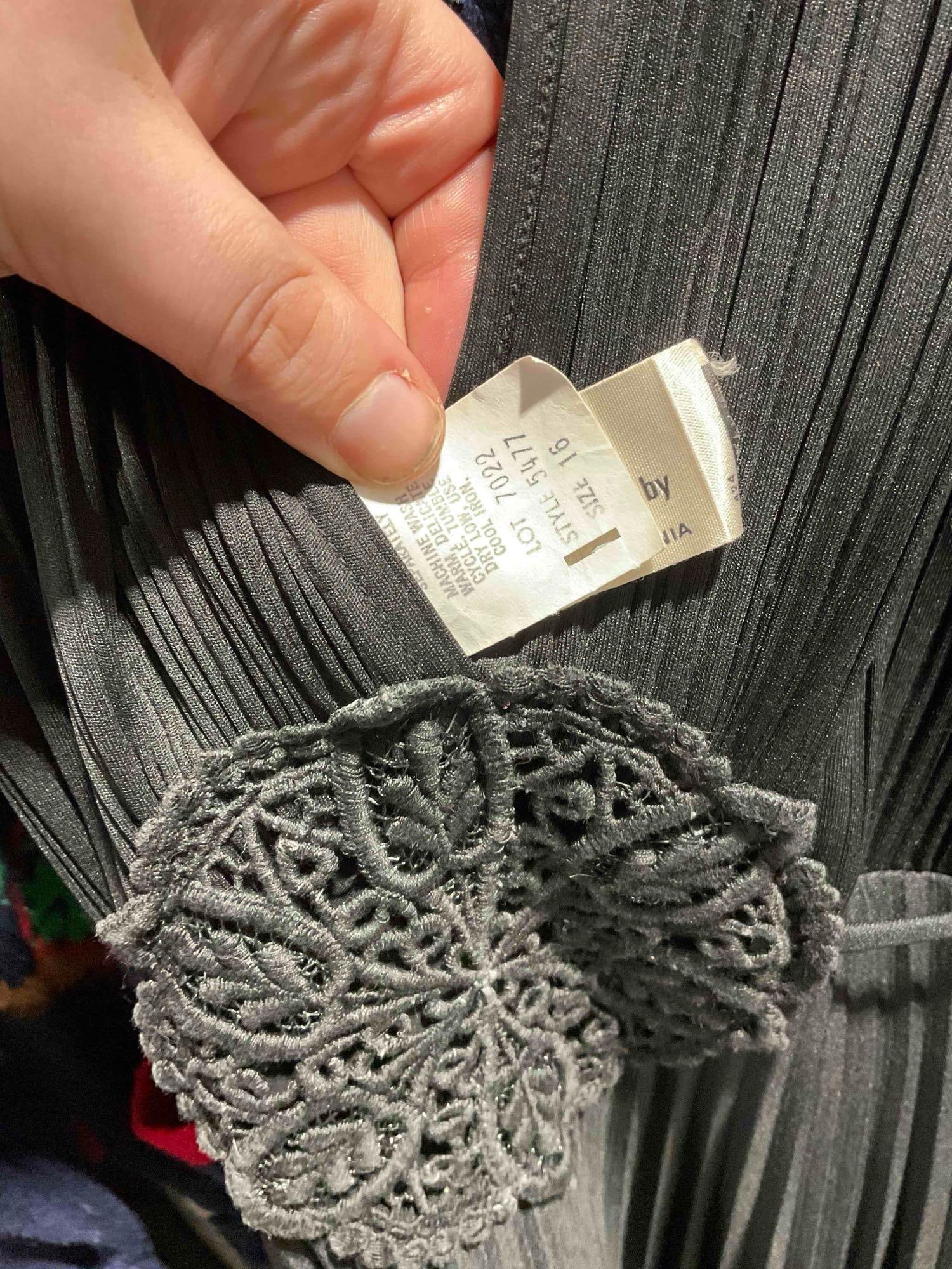 5 pcs Women's Clothing, incl. Vintage Alexandra Bartlett Knit Football Sweater Size M & More! - 12