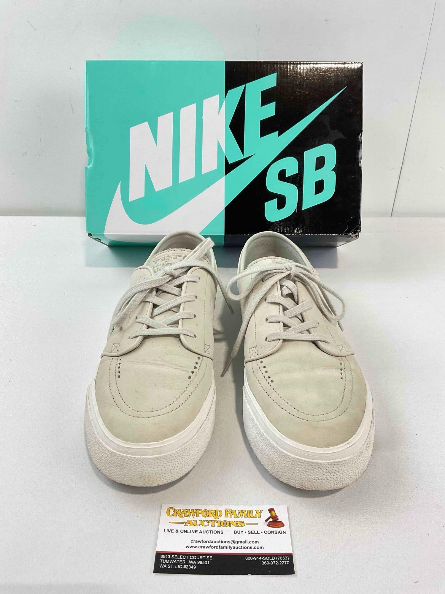 NIKE SB Zoom Janoski HT Deconstructed Light Bone Color Men's Sneakers, Size 11 w/ Box.: NIKE SB Zoom Janoski HT Deconstructed Light Bone Color Men's Sneakers, Size 11 w/ Box. Minor wear indicative of age and use, otherwise looks to be in good condition. Measures 13" x 8" x 5" Dm-414