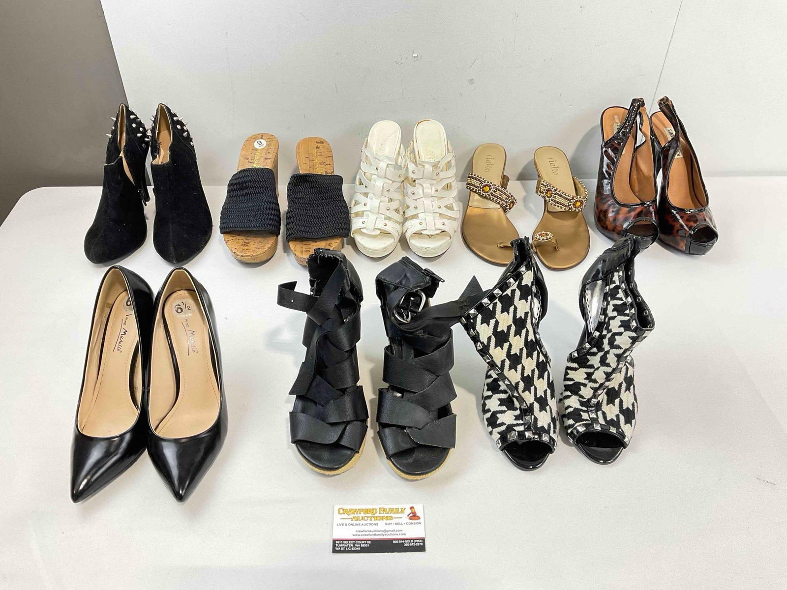 8 Pairs of US Women's 5.5-7 Shoes, incl. Bebe, Steve Madden, Anne Michelle & More! See pics.: 8 Pairs of US Women's 5.5-7 Shoes, incl. Bebe, Steve Madden, Anne Michelle & More! Sizes run from 5.5 to 7. Pieces have wear indicative of use and age, otherwise look to be in fair condition. Fit