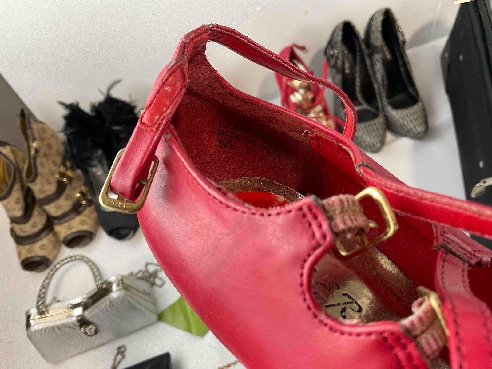 10 pcs Women's Accessories, incl. 5x Pairs of Shoes, 3x Handbags, 1x Belt & 1x Suitcase. See pics. - 13