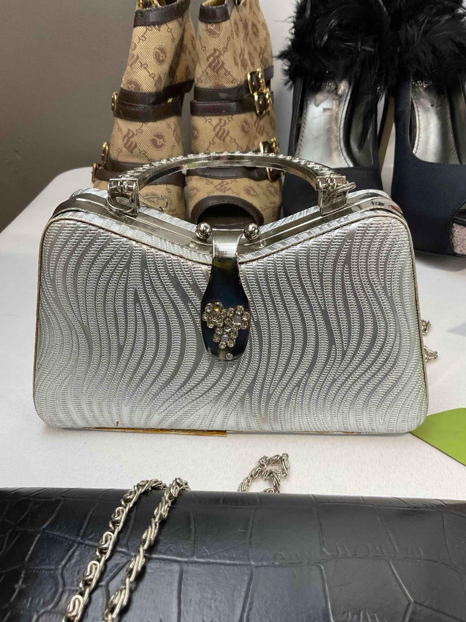 10 pcs Women's Accessories, incl. 5x Pairs of Shoes, 3x Handbags, 1x Belt & 1x Suitcase. See pics. - 17