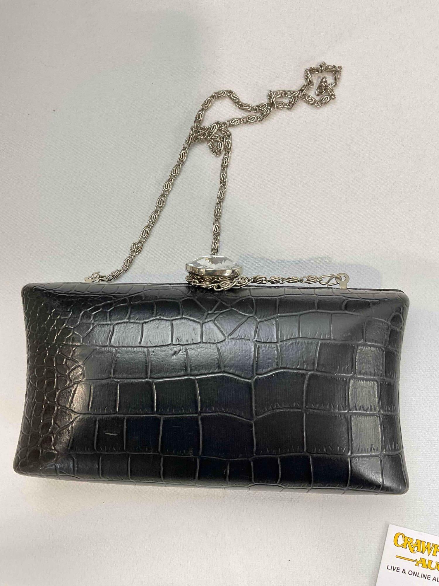 10 pcs Women's Accessories, incl. 5x Pairs of Shoes, 3x Handbags, 1x Belt & 1x Suitcase. See pics. - 18