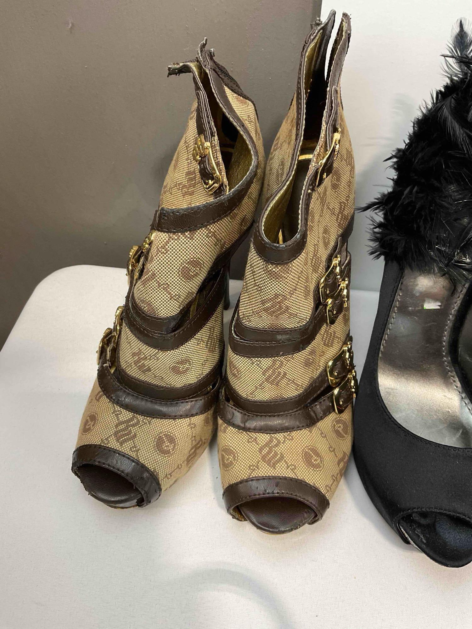 10 pcs Women's Accessories, incl. 5x Pairs of Shoes, 3x Handbags, 1x Belt & 1x Suitcase. See pics. - 5