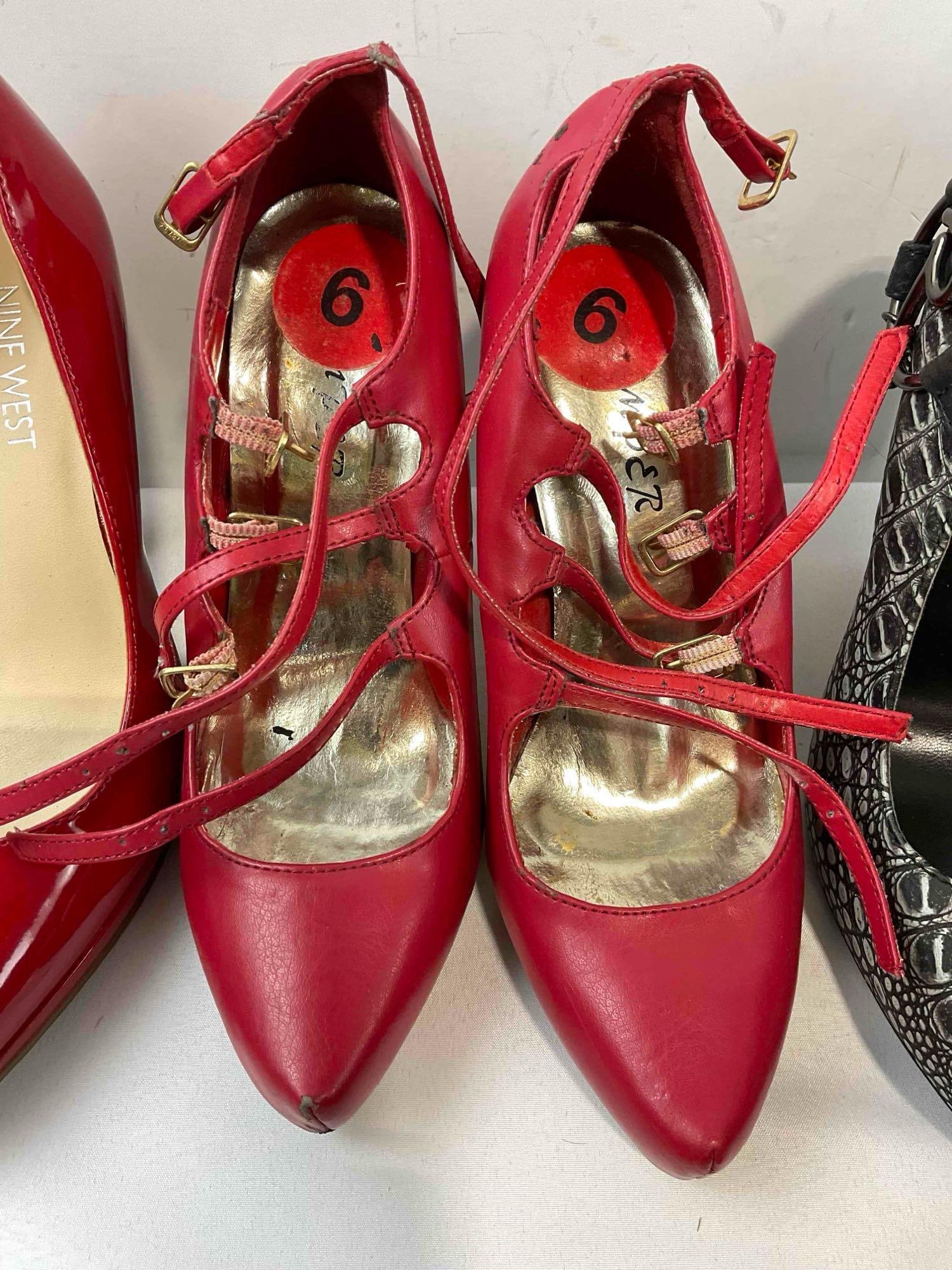 10 pcs Women's Accessories, incl. 5x Pairs of Shoes, 3x Handbags, 1x Belt & 1x Suitcase. See pics. - 8