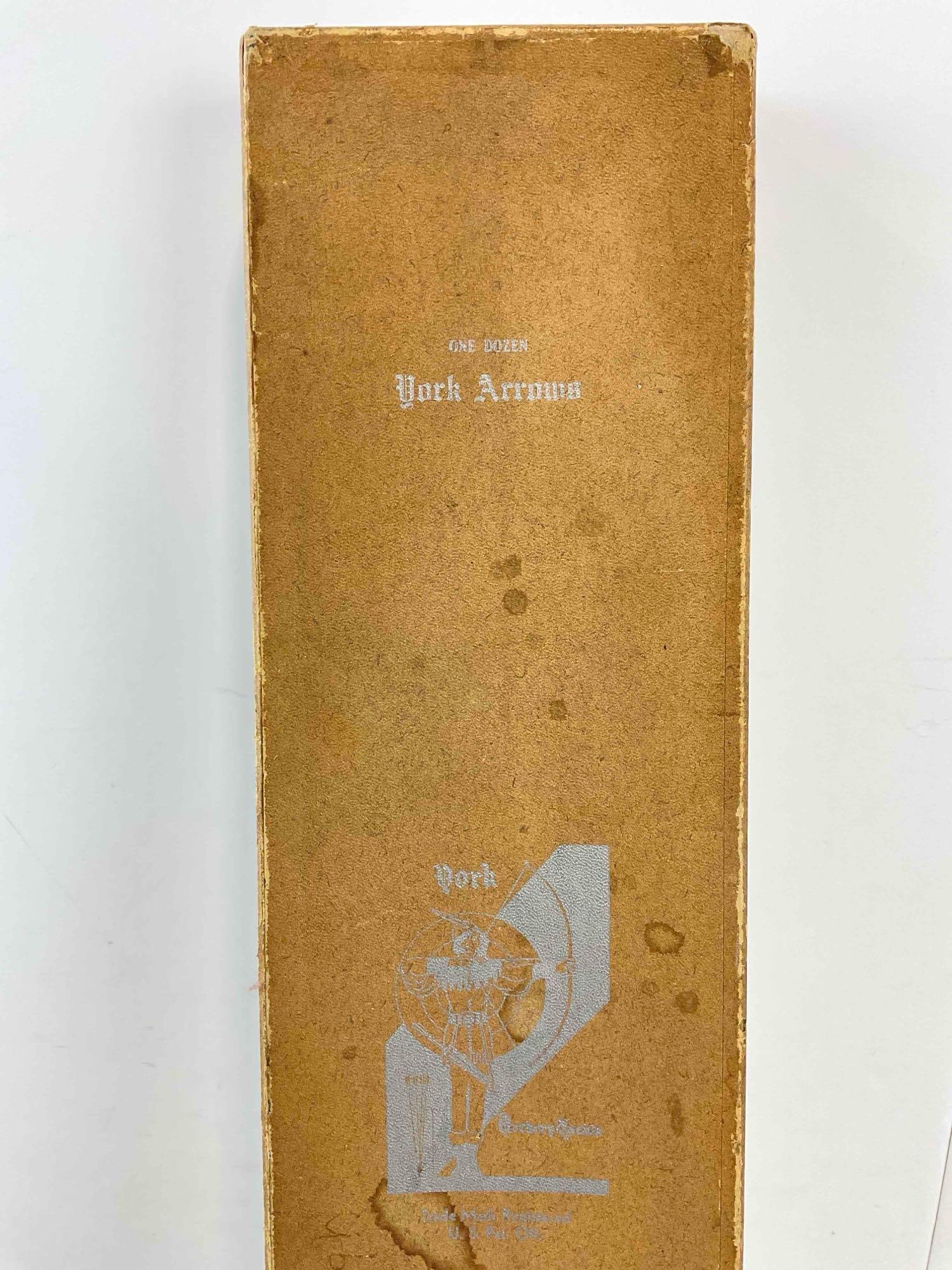 18 pc Vintage Wood & Feather Archery Arrows w/ York Arrows Box & A Handbook of Archery. - 4