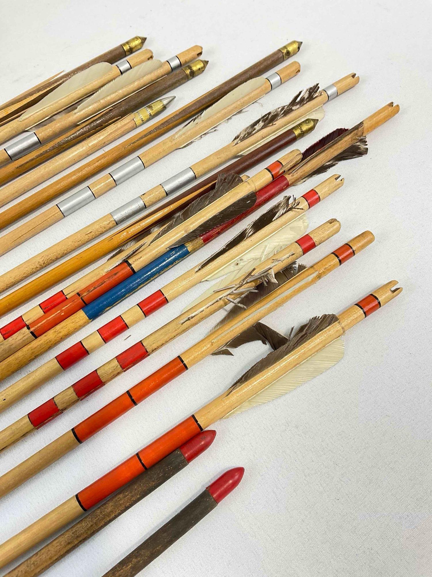 18 pc Vintage Wood & Feather Archery Arrows w/ York Arrows Box & A Handbook of Archery. - 5