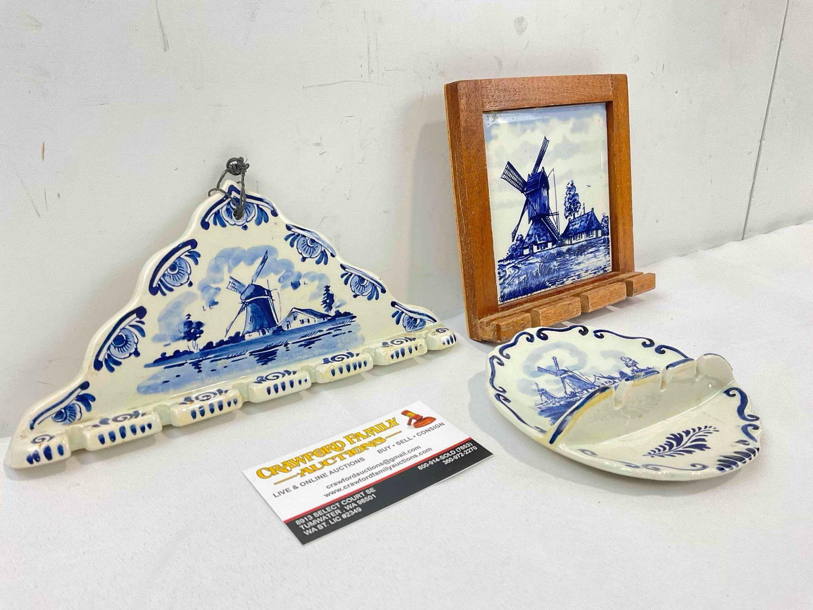 3 pcs Vintage Dutch Delft Blue Ceramic Collectibles, incl. Framed Tile & 2x Spoon Racks. - 2