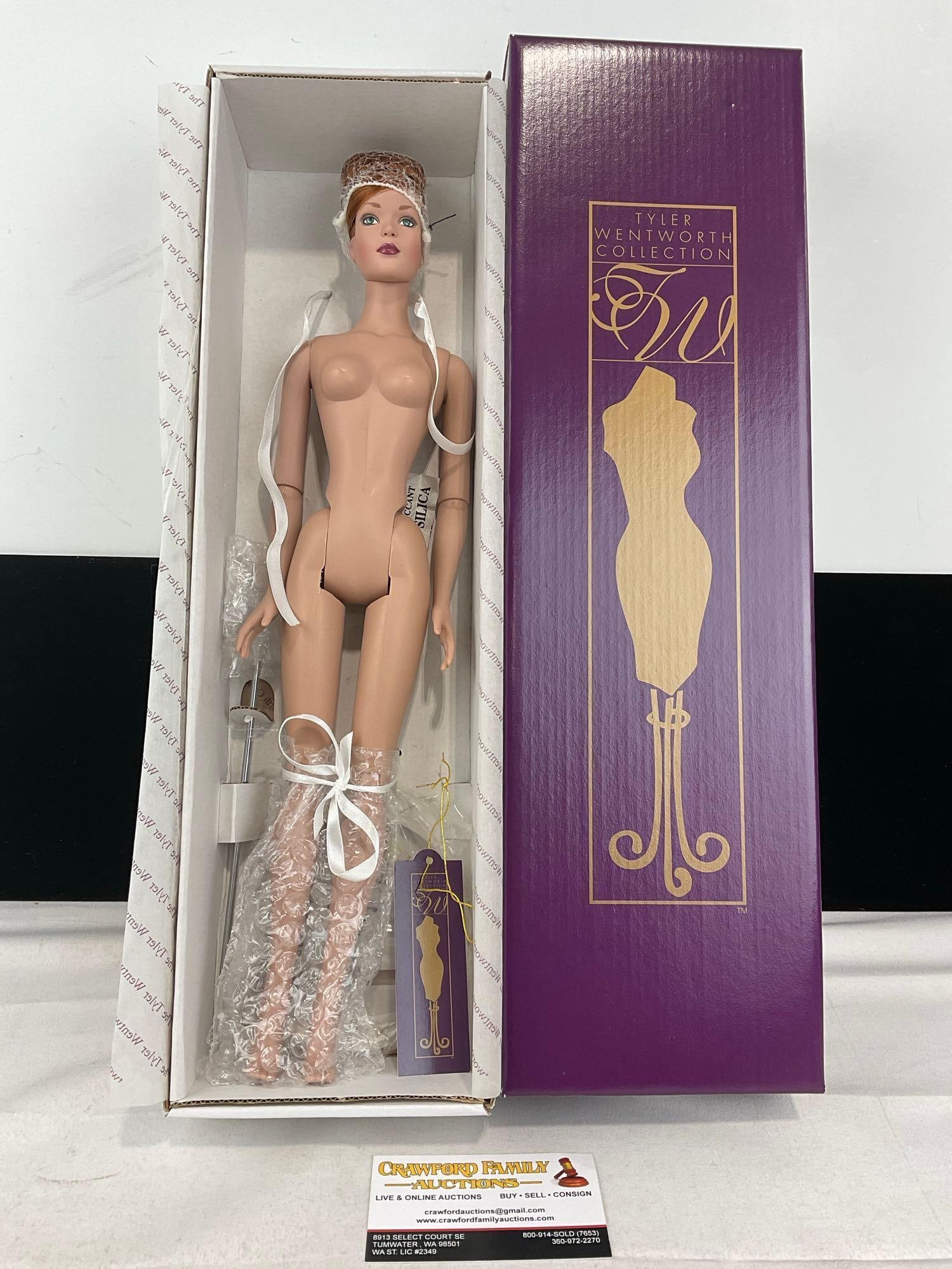Tyler Wentworth Robert Tonner 16 inch Doll, Double Take Tyler TW1301 in original box: Appears to be in good shape. The piece measures approx 19h x 7w x 5d inches. See pics. E-6160
