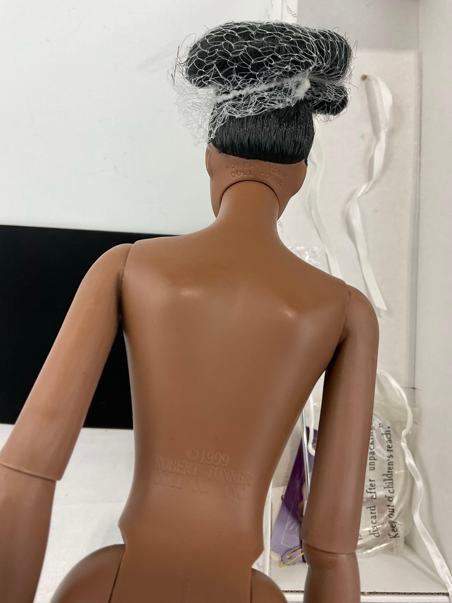 Tyler Wentworth Robert Tonner 16 inch Doll, Double Take Esme TW2301, in original box - 4