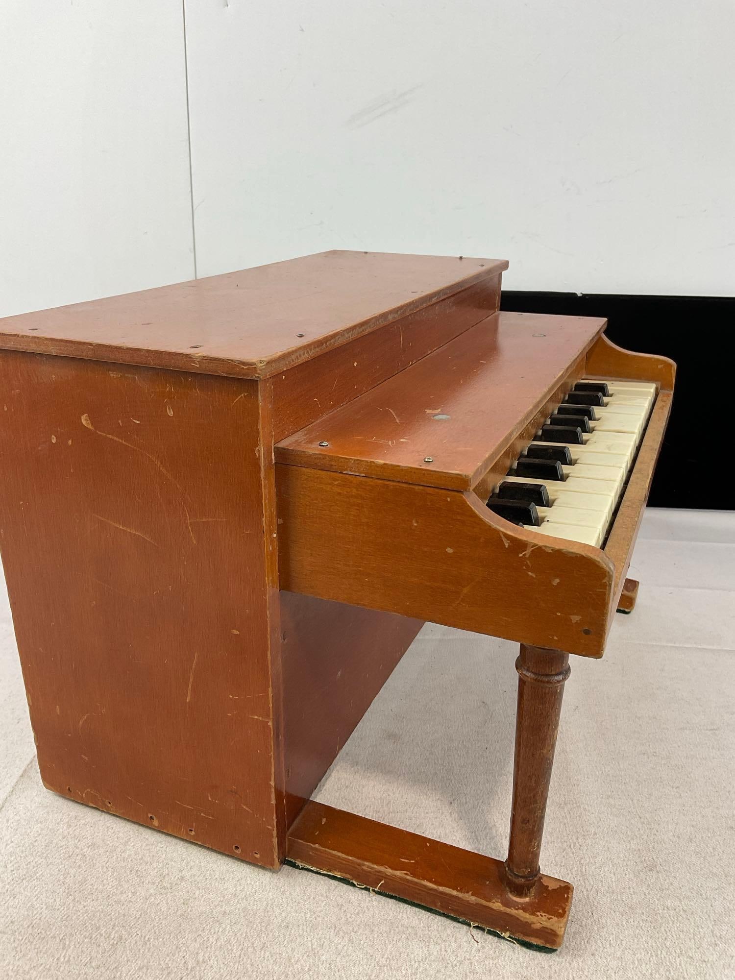 Vintage Schoenhut Toy Piano, 11x15x11 inches, Chime tone - 4