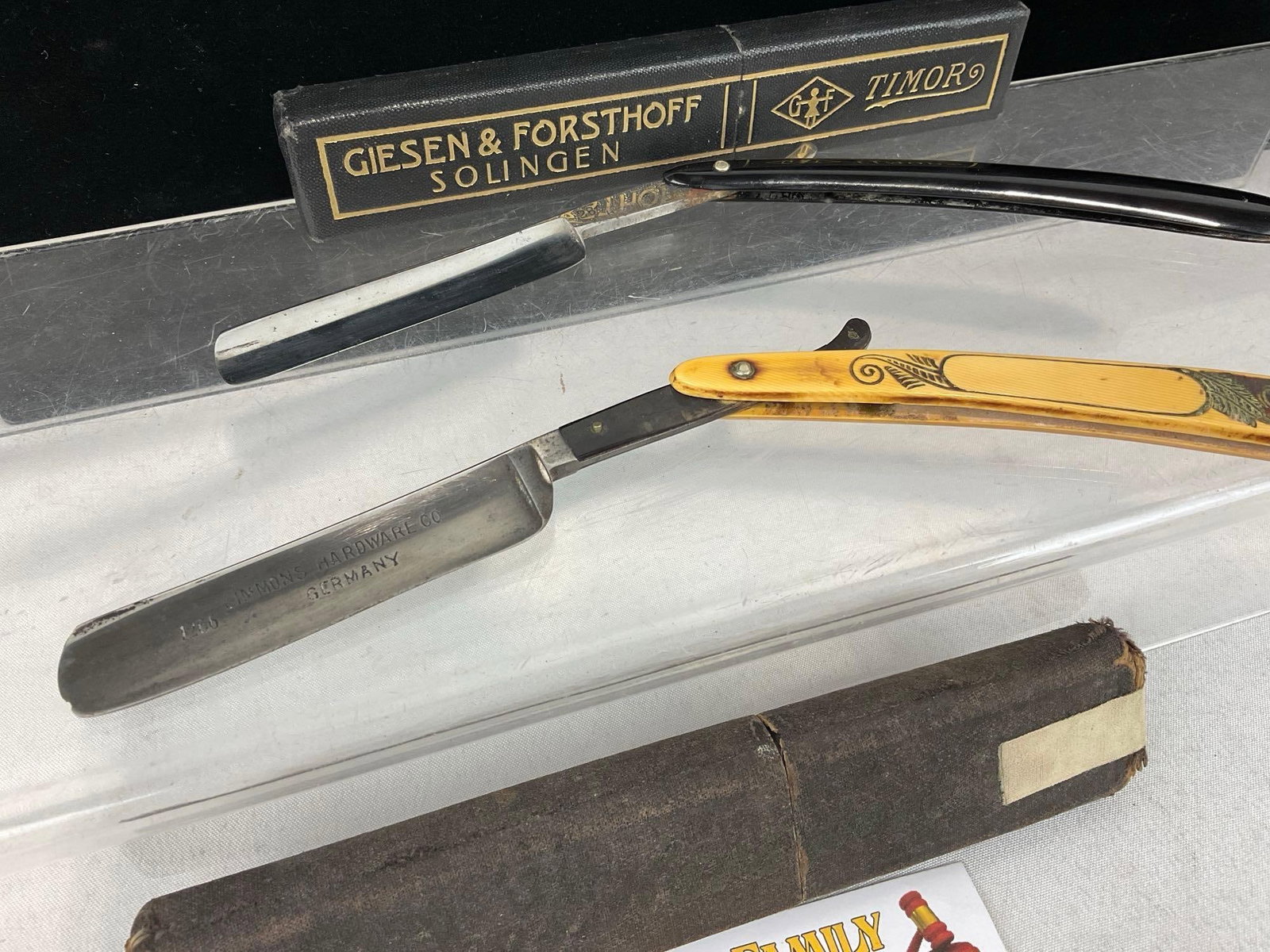 Pair of antique Straight Razors, W.Treu & Simmons Hardware Co German, w/cases - 3