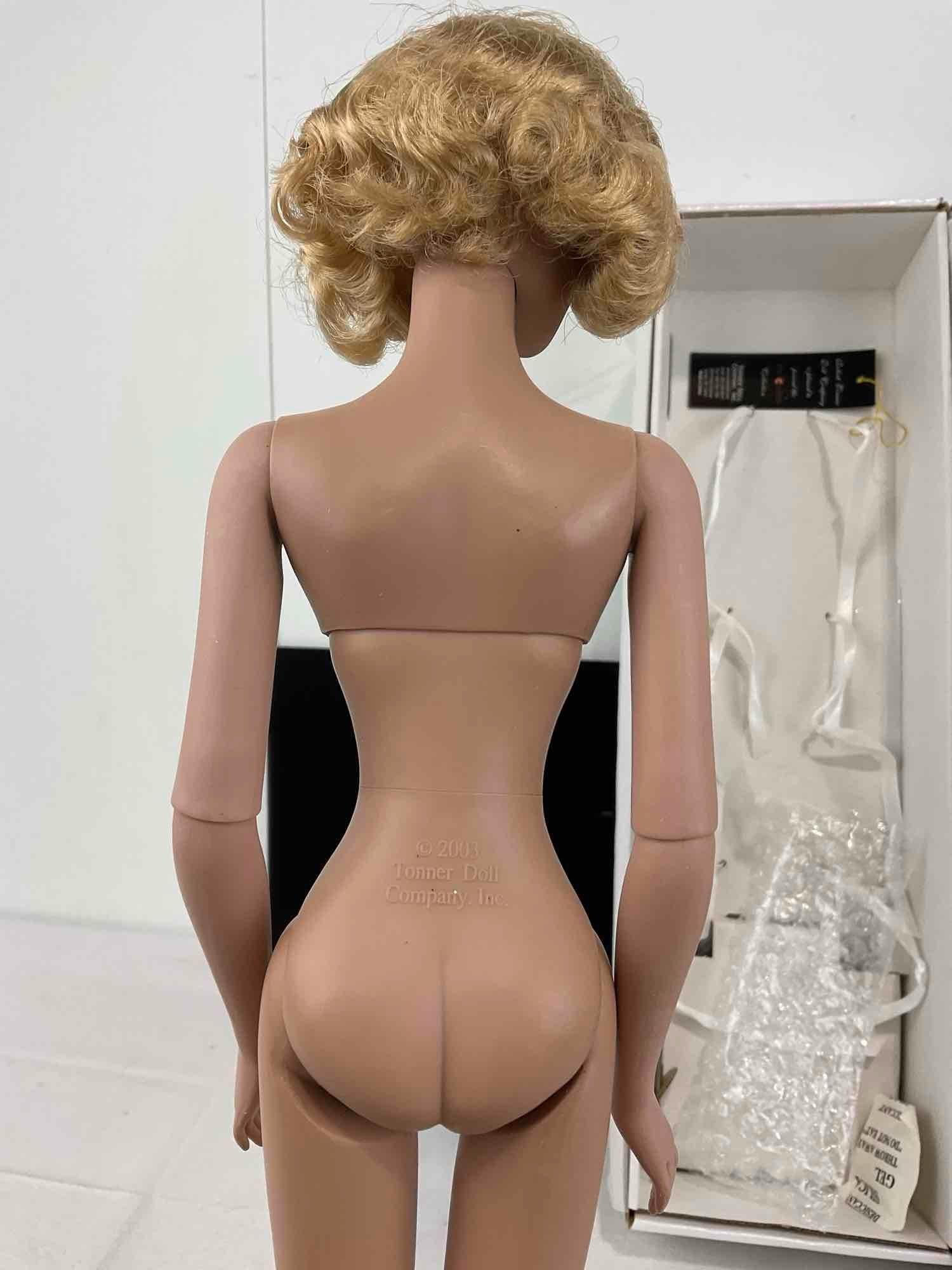 Robert Tonner Chicago Doll, Roxie Finale CH1302, 16 inch in original box - 3