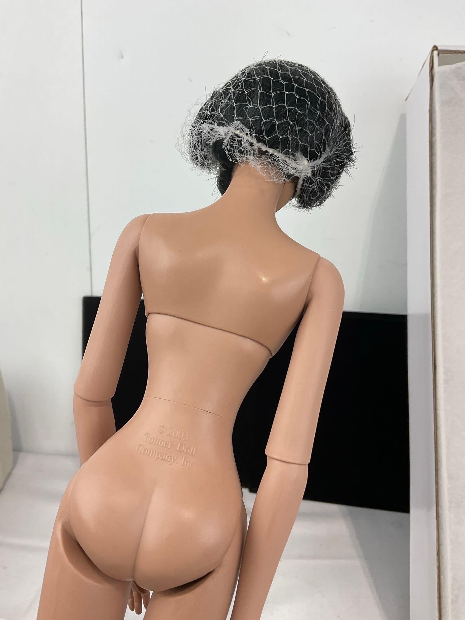 Robert Tonner Chicago Doll, Velma Kelly Basic CH0301, 16 inches, in original box - 3