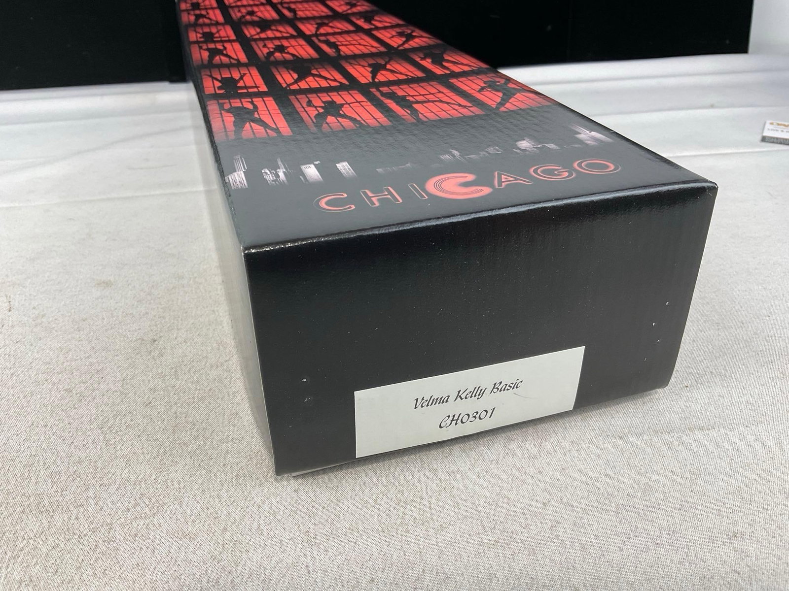 Robert Tonner Chicago Doll, Velma Kelly Basic CH0301, 16 inches, in original box - 4