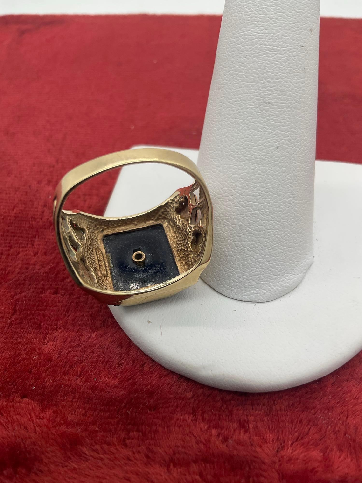 Men's 10 K gold ring w/ leaf & eagle design on onyx 7.09 g SZ 9 - 5
