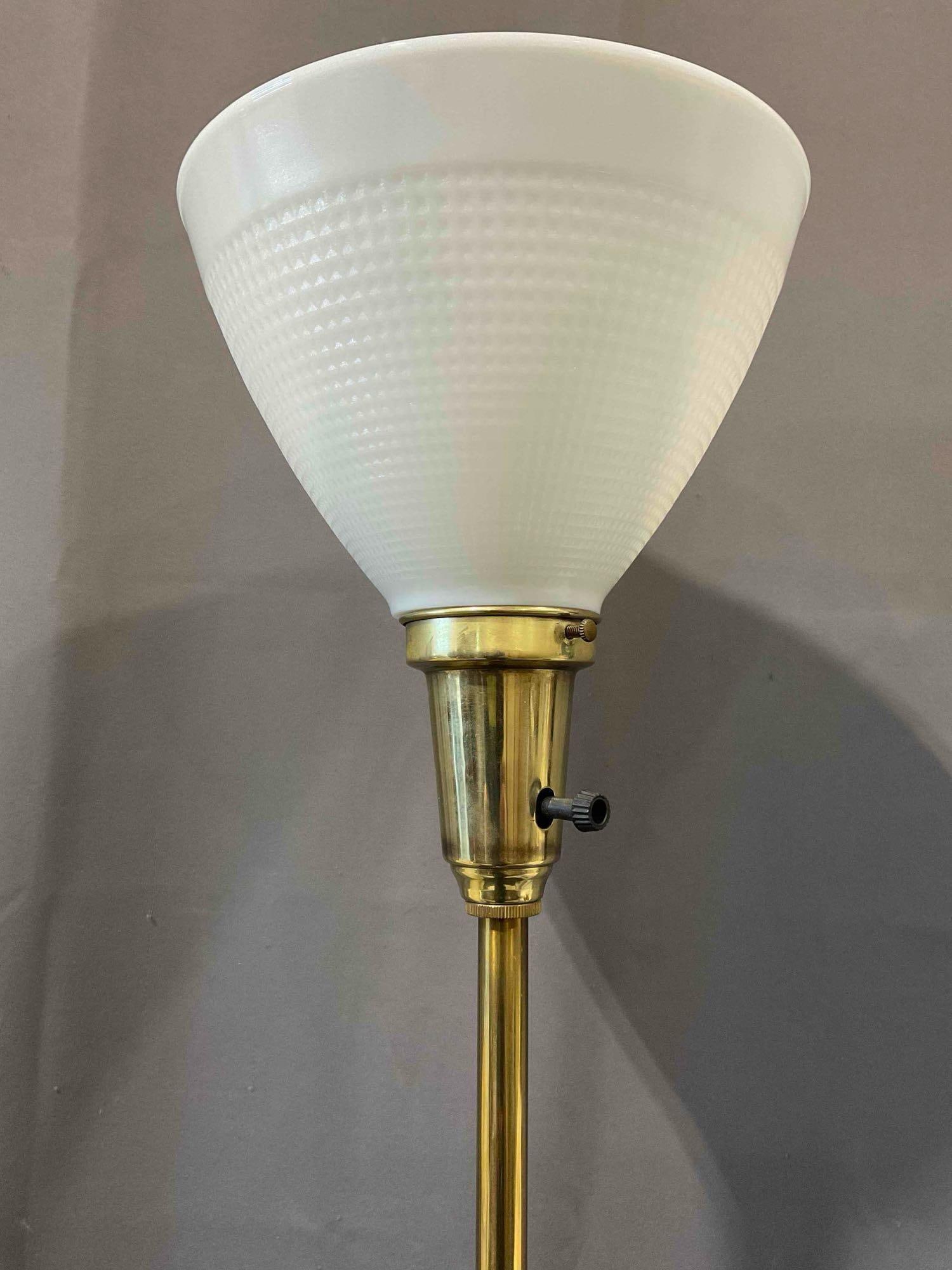 Mid Century Stiffel Moorish Revival Jade Green Crackle Glaze Ceramic and Brass Table Lamp. Works. - 6