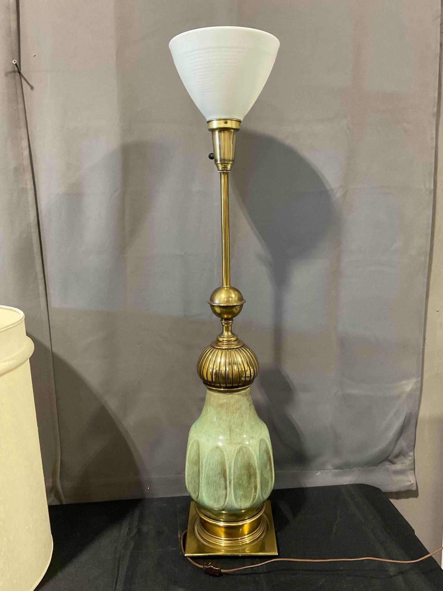 Mid Century Stiffel Moorish Revival Jade Green Crackle Glaze Ceramic and Brass Table Lamp. Works. - 7