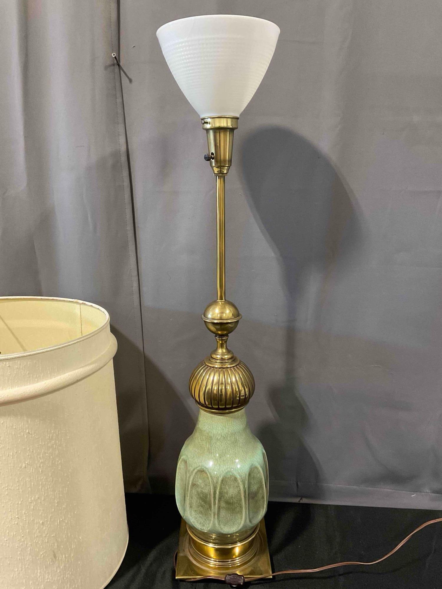 Mid Century Stiffel Moorish Revival Jade Green Crackle Glaze Ceramic and Brass Table Lamp. Works. - 6