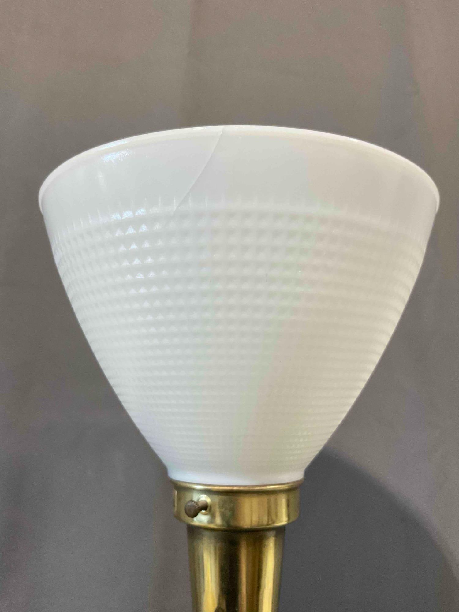 Mid Century Stiffel Moorish Revival Jade Green Crackle Glaze Ceramic and Brass Table Lamp. Works. - 7