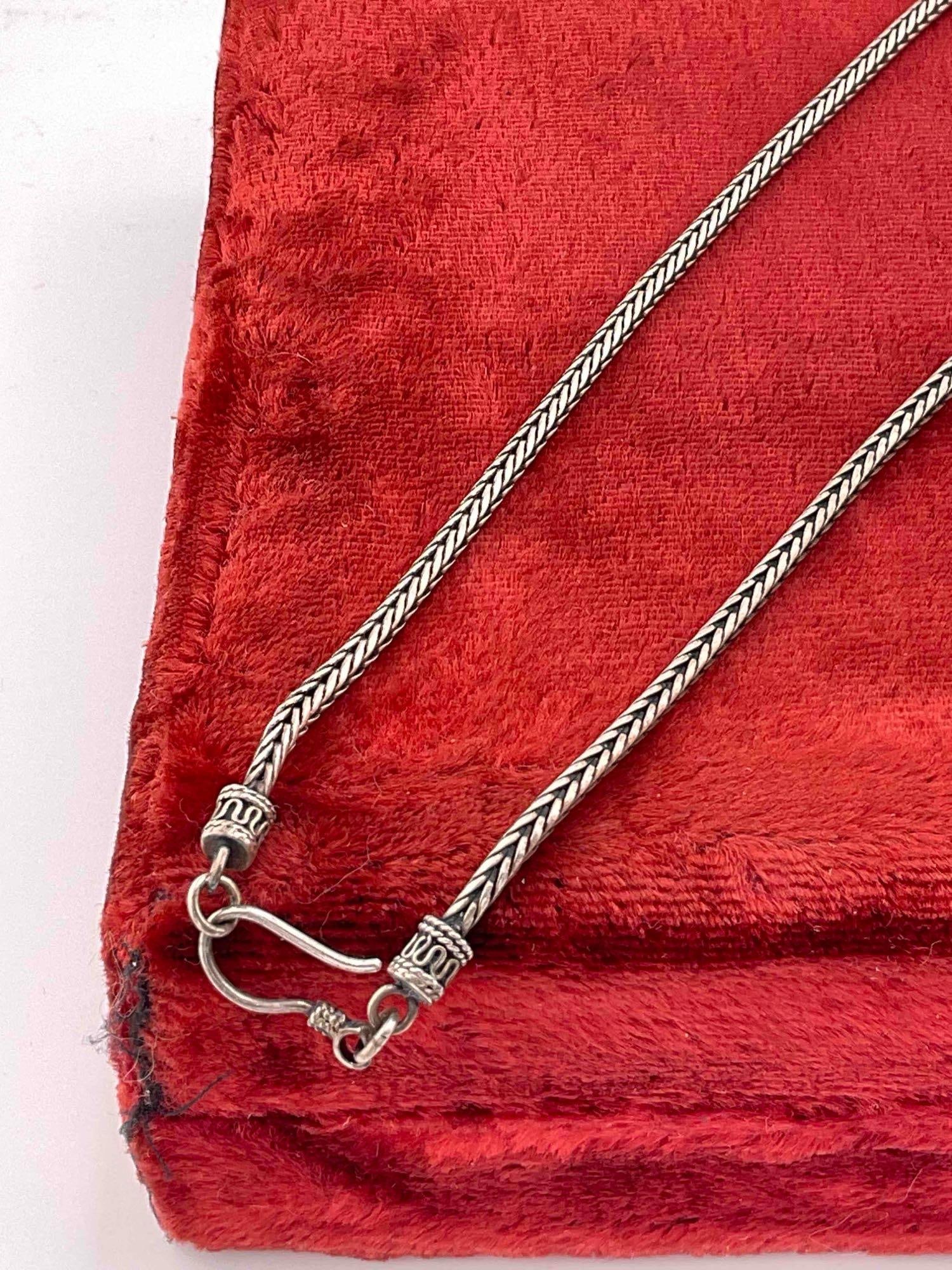Pair of 17 inch sterling silver necklaces both marked 35.2 g - 2