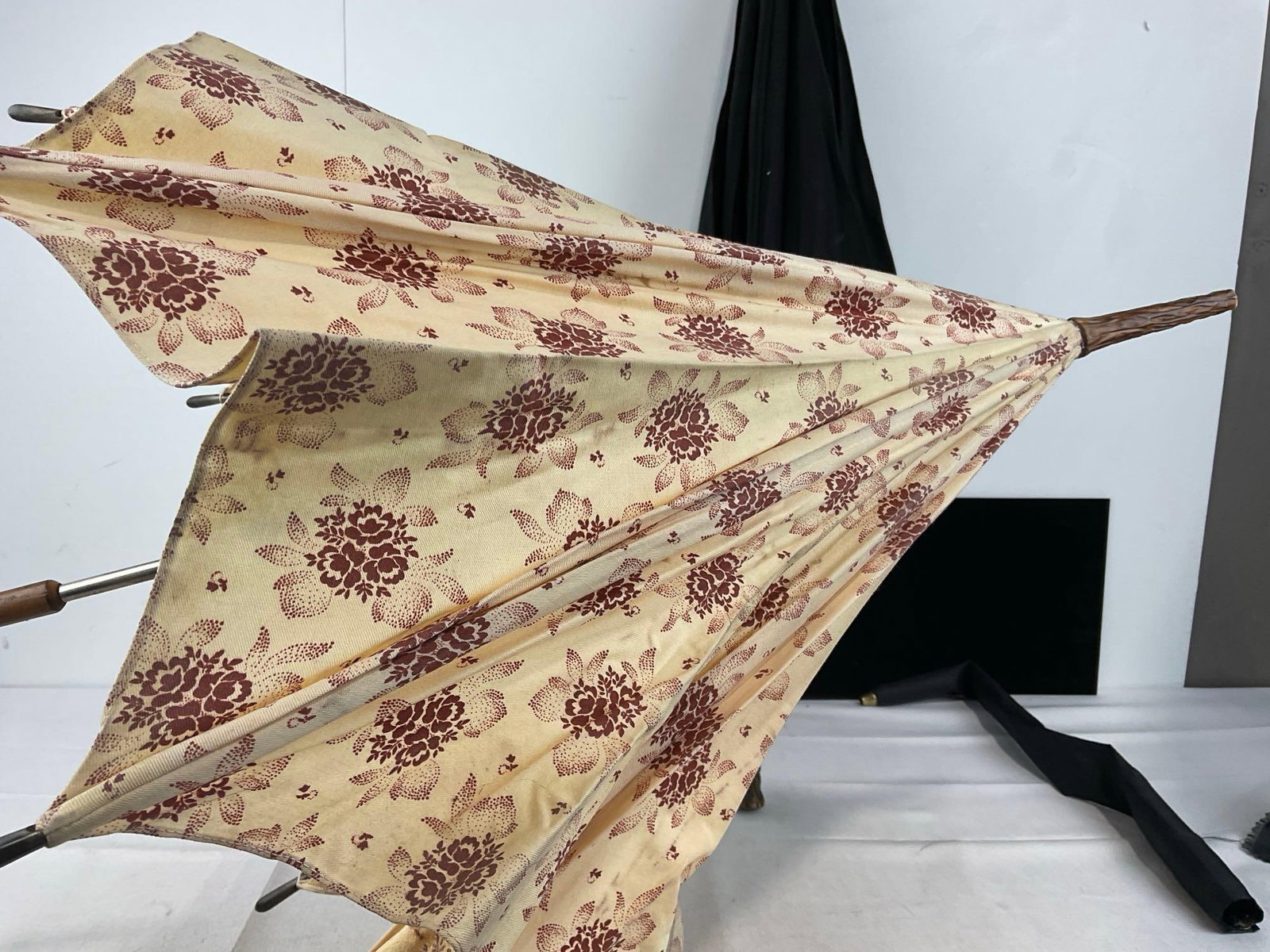 Set of 5 Vintage Umbrellas/Parasols, Bamboo piece, Nylon, Embroidered, & light chiffon style fabric - 10