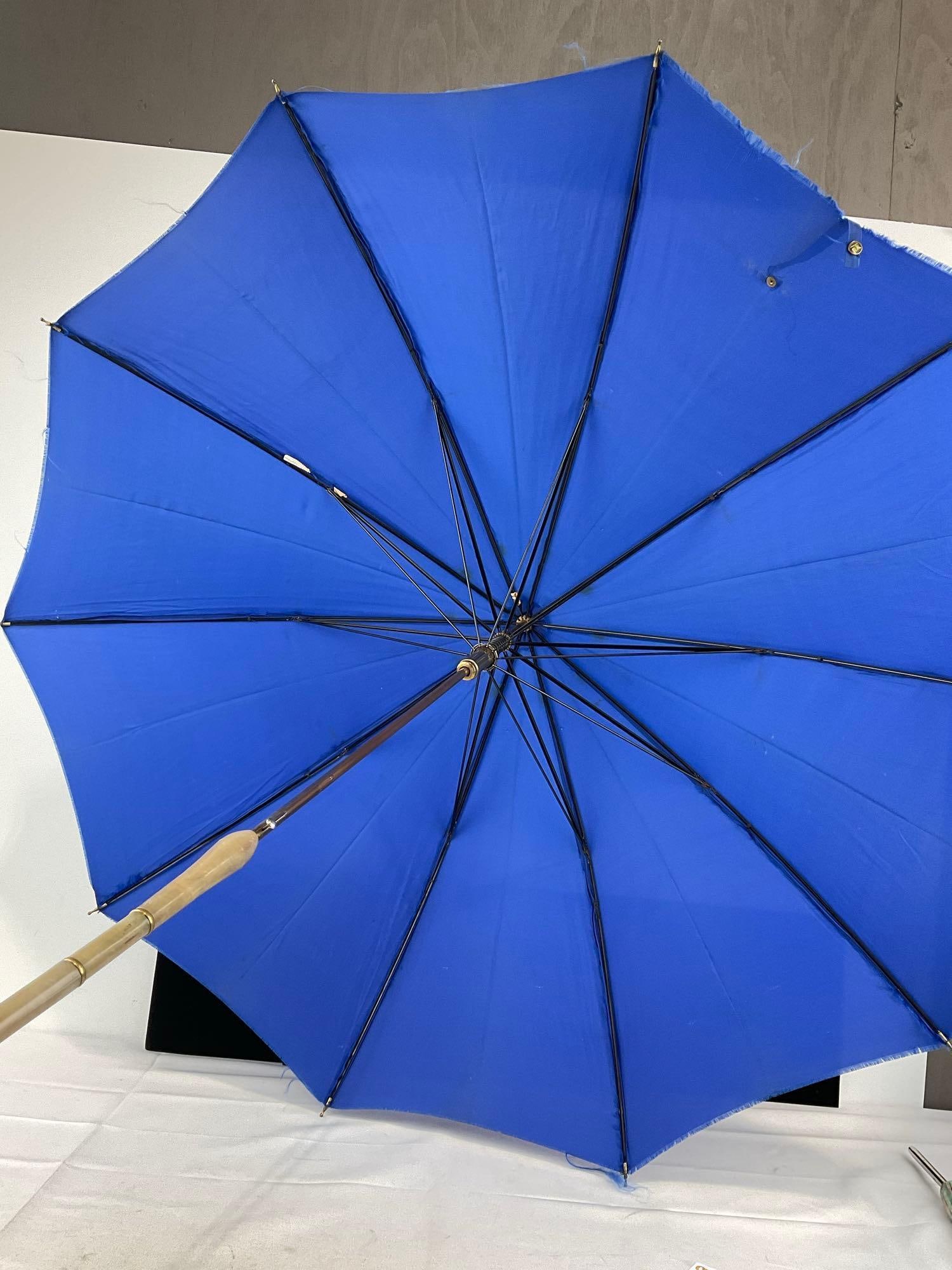 3 Vintage Umbrellas w/Lucite Handles, Blue, Retro Floral, & Black w/Metallic Blue/Silver - 7