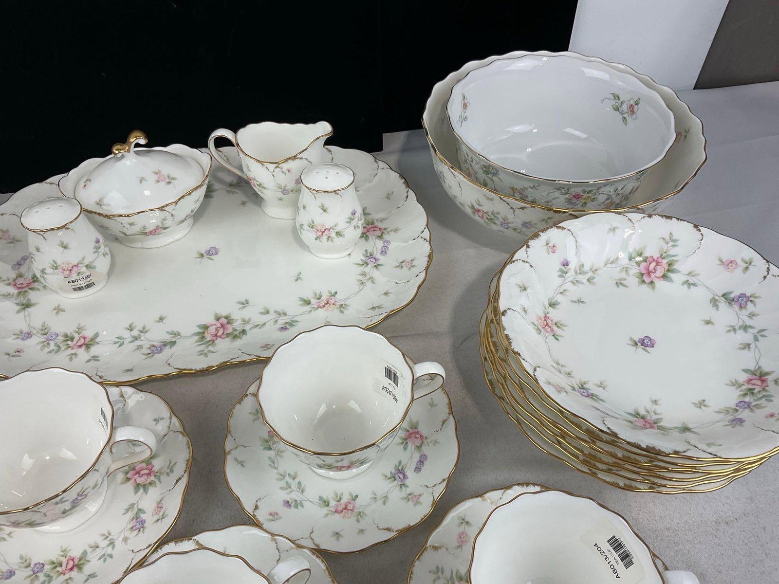 Mikasa Bone China AB013 Endearment Pattern China, 49 piece set, Floral pattern - 4