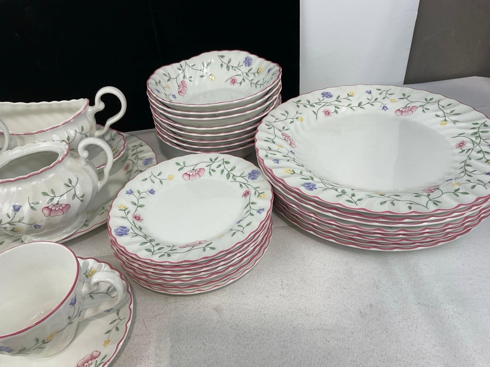 Johnson Brothers Summer Chintz pattern China, 52 pieces, floral pattern - 4