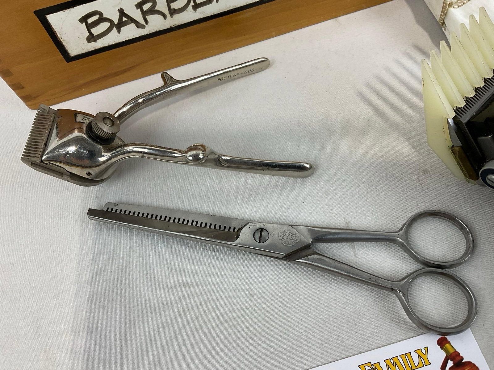 Barber Kit, Wahl Super 89 Taper Clippers, Cape, Thinner, & Hand Buzzer, in Wooden Case - 3
