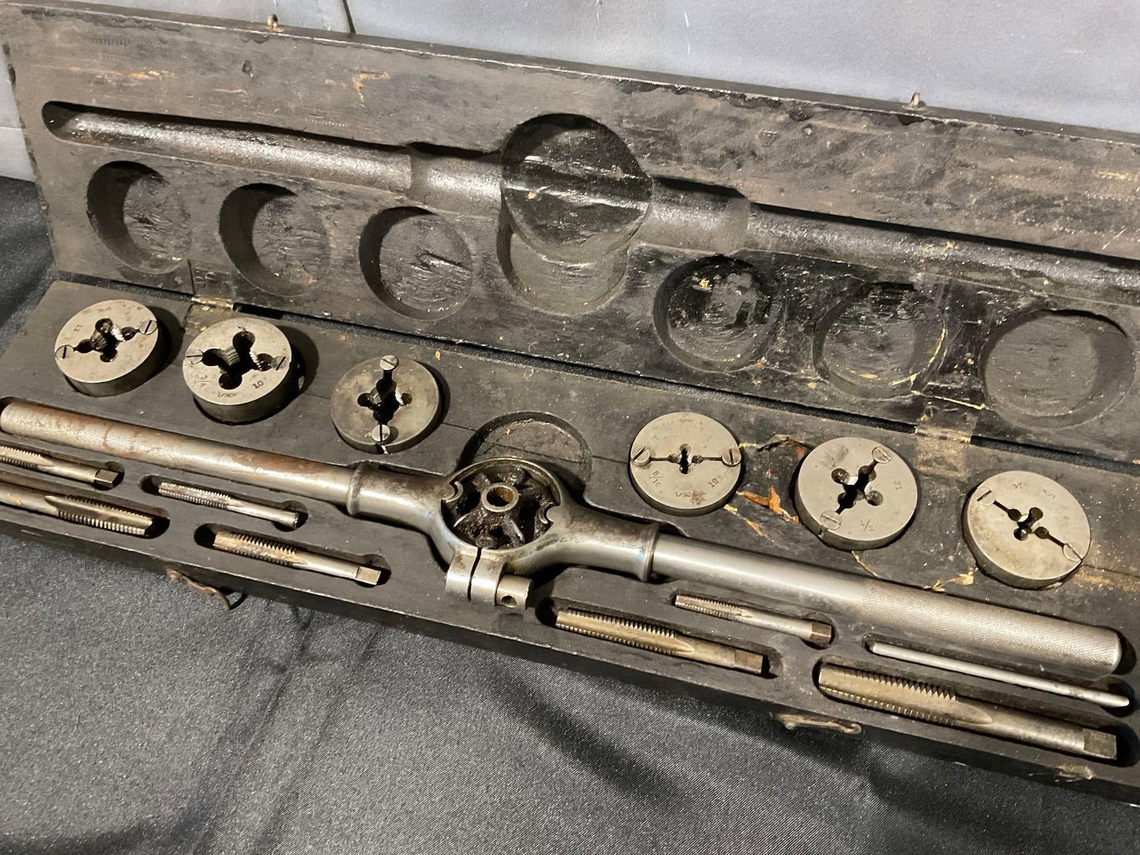 Vintage Greenfield Little Giant Tap & Die Set, wooden case, 5/16, 1/2, 3/4 and more - 4