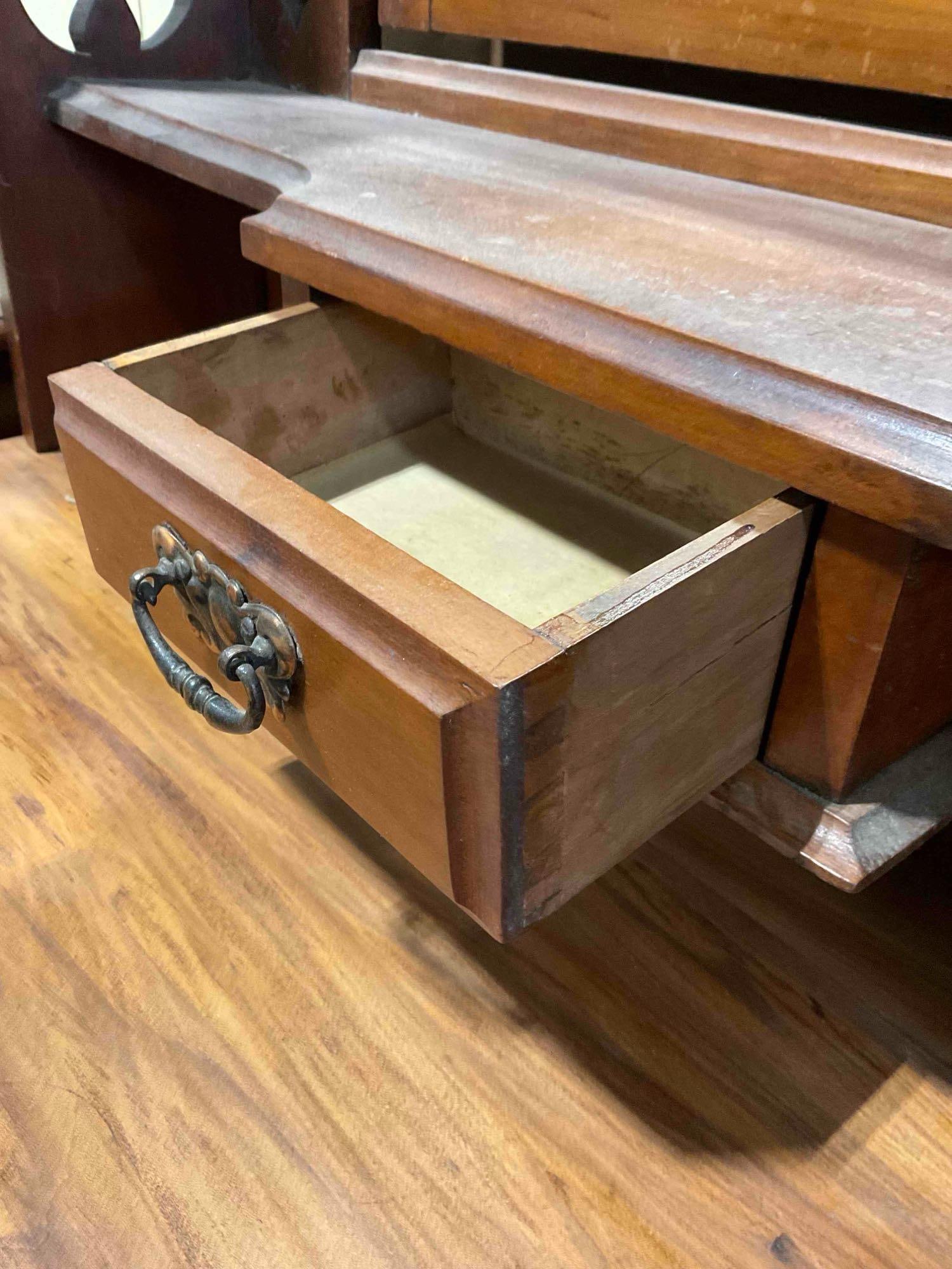 Antique C-1900 Edwardian Satin Walnut Wood Vanity Dresser w/ Fold Open Triple Mirror. See pics. - 6