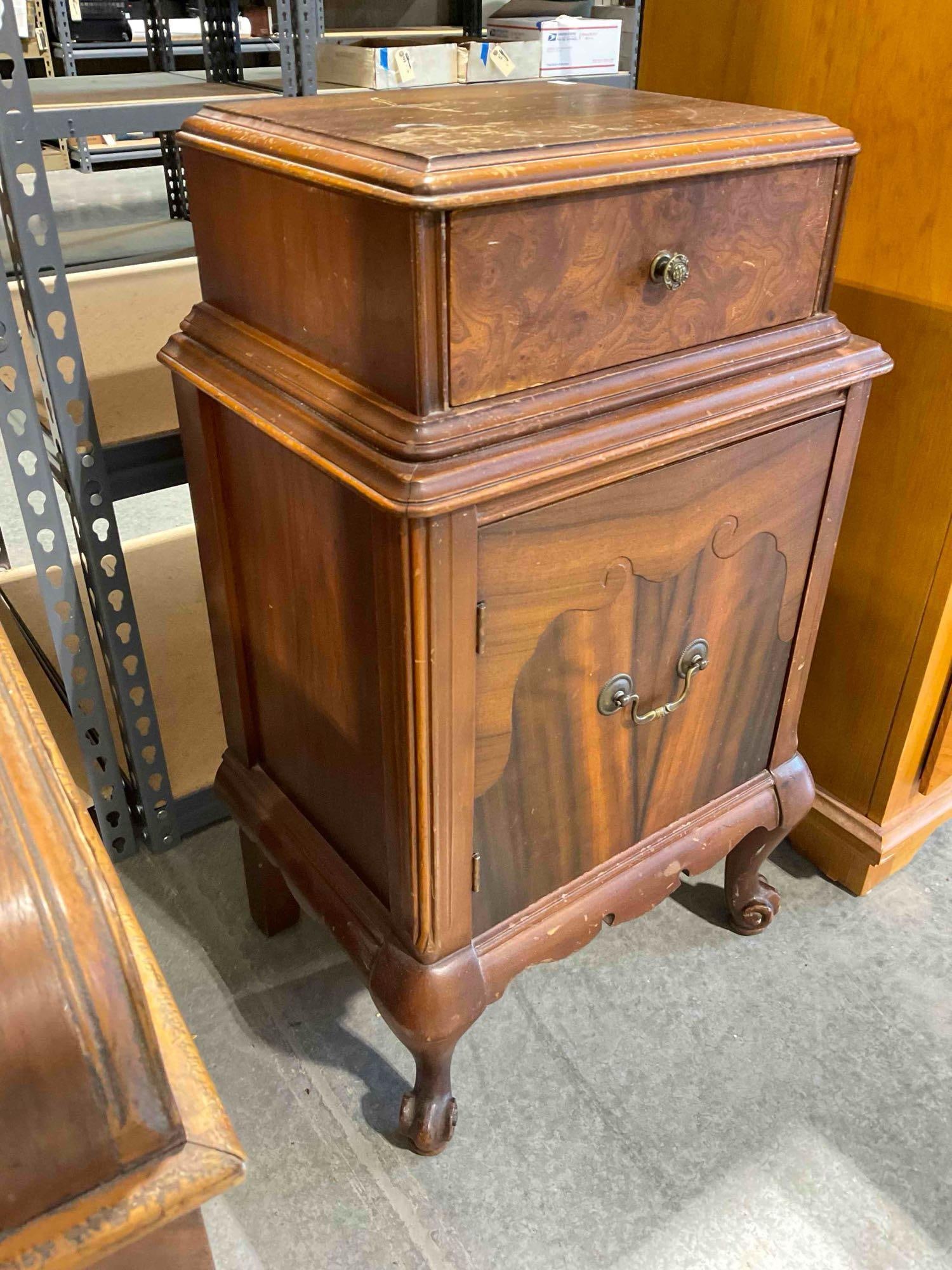 Vintage Oak Wood w/ Walnut Veneer Bedside Cabinet w/ Drawer & Cupboard. Fair Condition. - 2