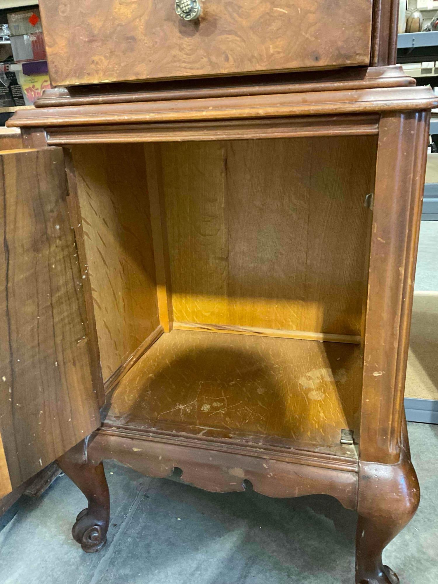 Vintage Oak Wood w/ Walnut Veneer Bedside Cabinet w/ Drawer & Cupboard. Fair Condition. - 6