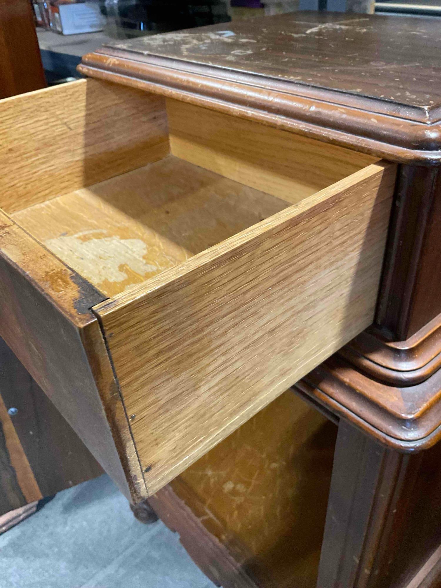 Vintage Oak Wood w/ Walnut Veneer Bedside Cabinet w/ Drawer & Cupboard. Fair Condition. - 8