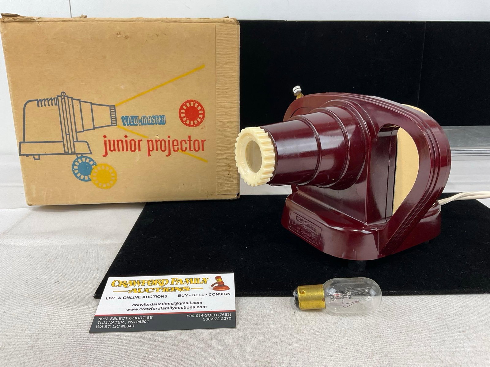 View-Master Junior Projector w/original box, Sawyers Portland Oregon, 8x9x8 inches: Appears to be in good shape. The piece measures approx 8h x 9w x 8d inches. See pics. E-5980
