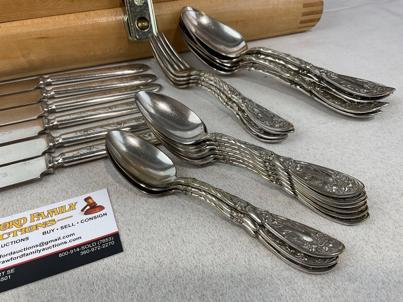 Vintage Oxford Silver Plate Flatware w/case, 25 pcs, Forks, Spoons, Serving Spoons, & Butter Knives - 3